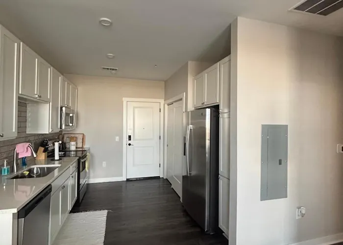 Peaceful Grandview Escape Minutes From Downtown Apartment